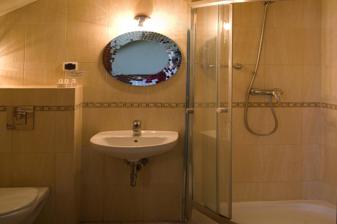 Hotel Lotos Woskrzenice Duze Quarto foto